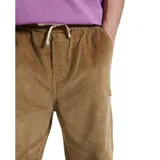 Pantalón de corte recto y relajado confeccionado en pana de algodón de alta densidad. Presenta cintura elástica con cordón de ajuste y bolsillos laterales.