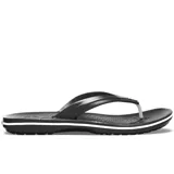 Ojotas Crocband Flip de Crocs, color negro con una línea blanca en la entresuela y tira separadora de dedos en color blanco. Fabricadas con material Croslite para mayor ligereza y comodidad.