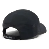 Gorra deportiva Columbia modelo Silver Ridge Iv Ball, color negro con el logo de la marca bordado en blanco en el frente. Cuenta con tecnología Omni-Shield y Omni-Wick para repeler líquidos y absorber el sudor, con cierre posterior ajustable de velcro.