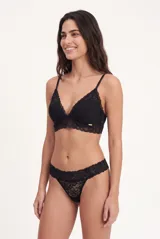 Soutien top de encaje negro con tirantes finos regulables y diseño triangular.