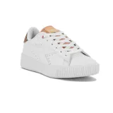 Championes urbanos Diadora modelo Set, color blanco, con plataforma gruesa y detalles en cuero sintético con estampado de leopardo en el talón y lengüeta color salmón.