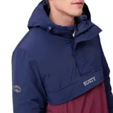 Campera tipo canguro con capucha, diseño bicolor en azul marino y bordó, con logo de la marca Rusty bordado en el pecho.