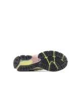 Championes New Balance modelo M1906NC, color crema con detalles en celeste, azul, amarillo y rosa.