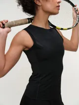 Musculosa deportiva color gris oscuro, con cuello redondo y diseño sin mangas.
