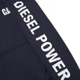 Buzo con capucha de color azul marino, con bolsillo frontal tipo canguro, puños y cintura acanalados. Presenta el logotipo de la marca estampado en el pecho y la frase 'Diesel Power' estampada en la manga izquierda.