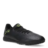 Championes de fútbol Puma Future 8 Play TT, color negro con detalles en verde flúor. Presentan una textura en el empeine para mejor control del balón y suela diseñada para césped sintético.
