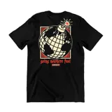 Remera negra de algodón con estampado gráfico en la espalda que representa un globo terráqueo con forma de bomba y la frase 'going nowhere fast'.