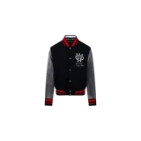 Campera estilo varsity Off-White de cuerpo negro con mangas grises, cierre frontal con botones a presión y puños, cuello y dobladillo tejidos a rayas rojas y negras. Cuenta con bordado institucional en el pecho.