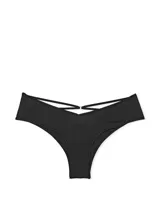 Panty tipo cheeky negro de tiro medio con diseño de pierna alta.