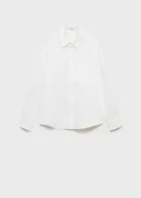 Camisa de lino blanca con cuello camisero, cierre frontal de botones, manga larga y bolsillo aplicado en el pecho.