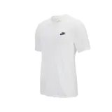 Remera de manga corta color negro, con cuello redondo y pequeño logo Nike bordado en blanco en el lado izquierdo del pecho.