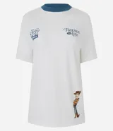 Remera de algodón blanca con cuello redondo azul oscuro, manga corta y estampa frontal de Toy Story con el personaje Woody.