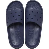 Sandalias Crocs Classic color negro, con agujeros en la parte superior y suela texturizada.