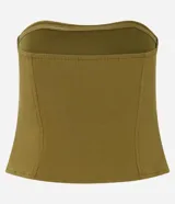 Blusa strapless de bengalina color verde oliva, con diseño estructurado y entallado que realza la silueta. Presenta un escote recto con costuras de refuerzo en el busto.
