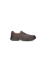 Zapato tipo mocasín slip-on para hombre, color gris oscuro o marrón oscuro, confeccionado en cuero suave. Presenta costuras visibles en contraste en color marrón claro y suela de poliuretano inyectada.