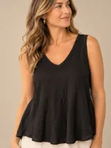 Musculosa de satén color negro, con escote en V y diseño evasé de corte amplio.