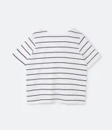 Blusa de algodón rayada en blanco y negro, con cuello en V y mangas cortas.