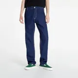 Pantalón de jean azul oscuro de corte recto con costuras blancas contrastantes.