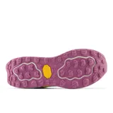 Championes de trail running New Balance Fresh Foam X Hierro v7, color negro con detalles en gris y violeta. Cuentan con suela Vibram® Megagrip, entresuela Fresh Foam X y empeine de malla transpirable.