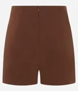 Short pollera corto blanco de bengalina con diseño cruzado en el frente y tirantes anchos.