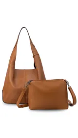 Cartera tipo hobo de cuero sintético color tostado, con diseño de hombro, costuras verticales decorativas y monedero pequeño extraíble a tono.