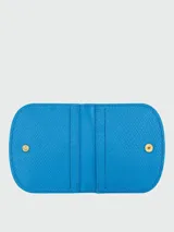 Tarjetero de cuero color azul, modelo Les Épure de Longchamp, con diseño abierto y cierres de botón a presión dorados.