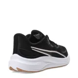 Championes de running Puma Skyrocket Lite 2, color negro con detalles en blanco y dorado. Presentan una parte superior de malla transpirable, cierre con cordones y suela de goma con amortiguación.