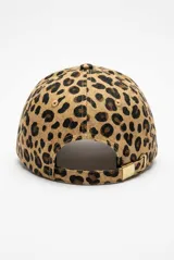 Gorra de poliéster con estampado animal print de leopardo y visera curvada.