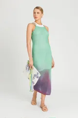 Vestido midi tejido calado color verde agua con degradé a violeta en el ruedo.