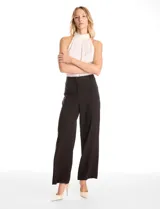 Pantalón sastrero de tiro alto y pierna ancha, con cierre frontal y bolsillos laterales. Diseño minimalista con caída fluida.