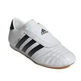 Championes Adidas para taekwondo, color blanco con las tres tiras negras características de la marca.