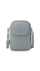 Bandolera pequeña tipo porta celular de cuero sintético, con correa ajustable y extraíble. Cuenta con cierre principal y bolsillo frontal con tapa y broche a presión.