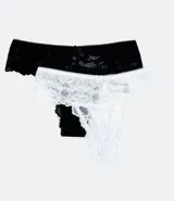 Pack de dos bombachas tipo bikini de encaje, una blanca y una negra.