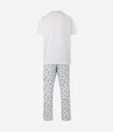 Pijama largo para hombre confeccionado en algodón, compuesto por una remera de manga corta blanca con cuello redondo celeste y estampa frontal de Snoopy, y un pantalón largo celeste con estampado general de Snoopy y cintura elástica.