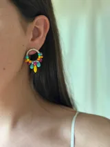 Aros de 2 cm de diámetro con cuentas de vidrio facetadas y cristales checos.