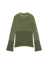 Sweater de punto acanalado con cuello redondo y mangas largas levemente acampanadas. Presenta diseño de rayas verticales en contraste negro y verde lima, con ruedo recto.