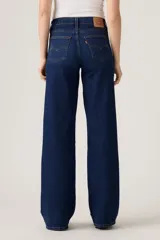 Jean de tiro alto con corte wide leg, confeccionado en denim azul oscuro con acabado stretch.