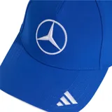 Gorra azul de la colección Adidas Mercedes AMG Petronas F1, con el logotipo de la estrella de Mercedes bordado en blanco en el frente y el emblema de Adidas en el ala.
