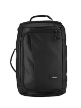 Mochila ejecutiva negra de la marca Terrano, modelo Travel Pekin, con múltiples compartimentos, incluyendo espacio para laptop, ropa y calzado con ventilación. Cuenta con enganche para valija, cinta abdominal y asa lateral para usar como bolso de mano.