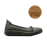 Zapatos casuales Korium Confort modelo Juno, de color negro, con diseño perforado en la capellada para mayor ventilación, plantilla de cuero y suela con plataforma baja texturizada.