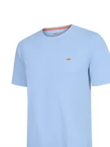Remera de manga corta RKF, color celeste, con cuello redondo y logo de la marca bordado en el pecho.
