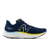 Championes de running New Balance modelo Evoz V3, color azul marino con detalles en amarillo y celeste. Presentan entresuela Fresh Foam X para máxima amortiguación y suela de goma integrada.