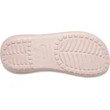 Sandalias Crocs Classic Crush color rosa con plataforma y dos tiras superiores con orificios para charms.