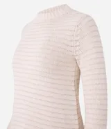 Buzo slim de chenille rayado color gris, con cuello redondo y manga larga. Presenta aberturas laterales e hilo metalizado. Marca Blue Steel, colección Primavera/Verano 2025.