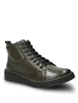 Botines de cuero color verde oliva con cordones negros, suela de poliuretano negra y diseño de caña baja.