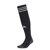 Medias de fútbol Adidas Adi 23 de caña alta, color negro con detalles en gris. Presentan tres bandas horizontales en la parte superior y el logo de la marca en el lateral. Cuentan con refuerzos acolchados en talón y puntera para mayor amortiguación.