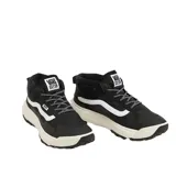Championes Vans modelo Mte Crosspath Mid, de caña media, color negro con detalles en blanco. Presentan un diseño robusto con suela de plataforma dentada, cordones jaspeados y la icónica banda lateral de la marca.