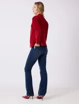 Campera de pana color rojo, marca Dash, con cuello solapa, abertura central con botones metálicos y bolsillos delanteros.