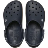 Zuecos Crocs modelo Crocband Clog Gum, color negro con banda lateral en tono caramelo y línea blanca. Diseño con orificios de ventilación, tira trasera pivotante y suela cómoda de espuma Croslite.