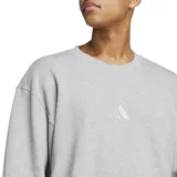 Buzo gris de felpa francesa Adidas All SZN, de corte clásico, con cuello redondo y logo bordado en el pecho.